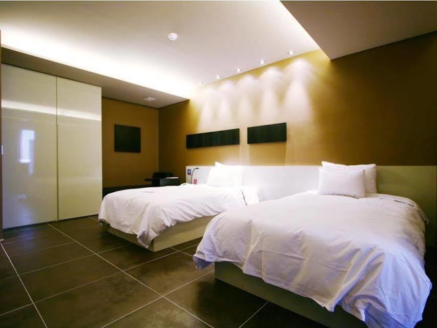 Hotel Oscar Suite Gunsan Extérieur photo